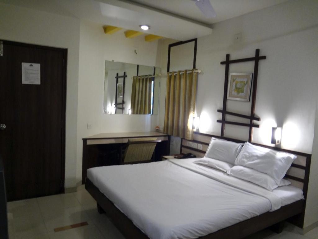 Hotel Airport Residency Ahmedabad Exterior photo