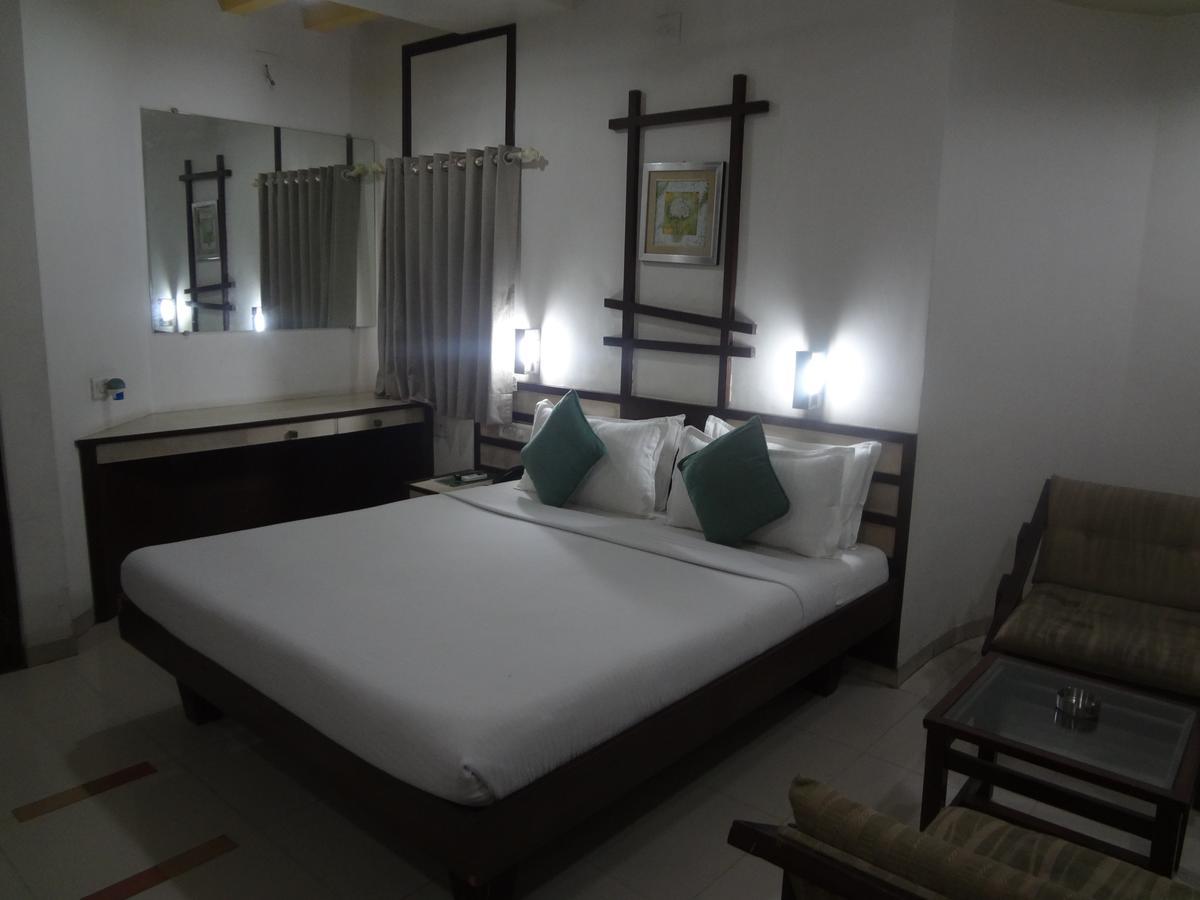 Hotel Airport Residency Ahmedabad Exterior photo