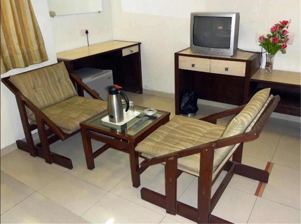 Hotel Airport Residency Ahmedabad Exterior photo