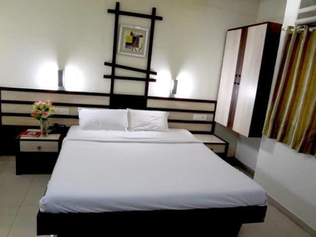 Hotel Airport Residency Ahmedabad Exterior photo